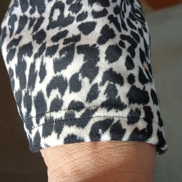 HAMPTON ROW* velour black and white mock neck long sleeve cheetah print top szXL - Picture 4 of 11